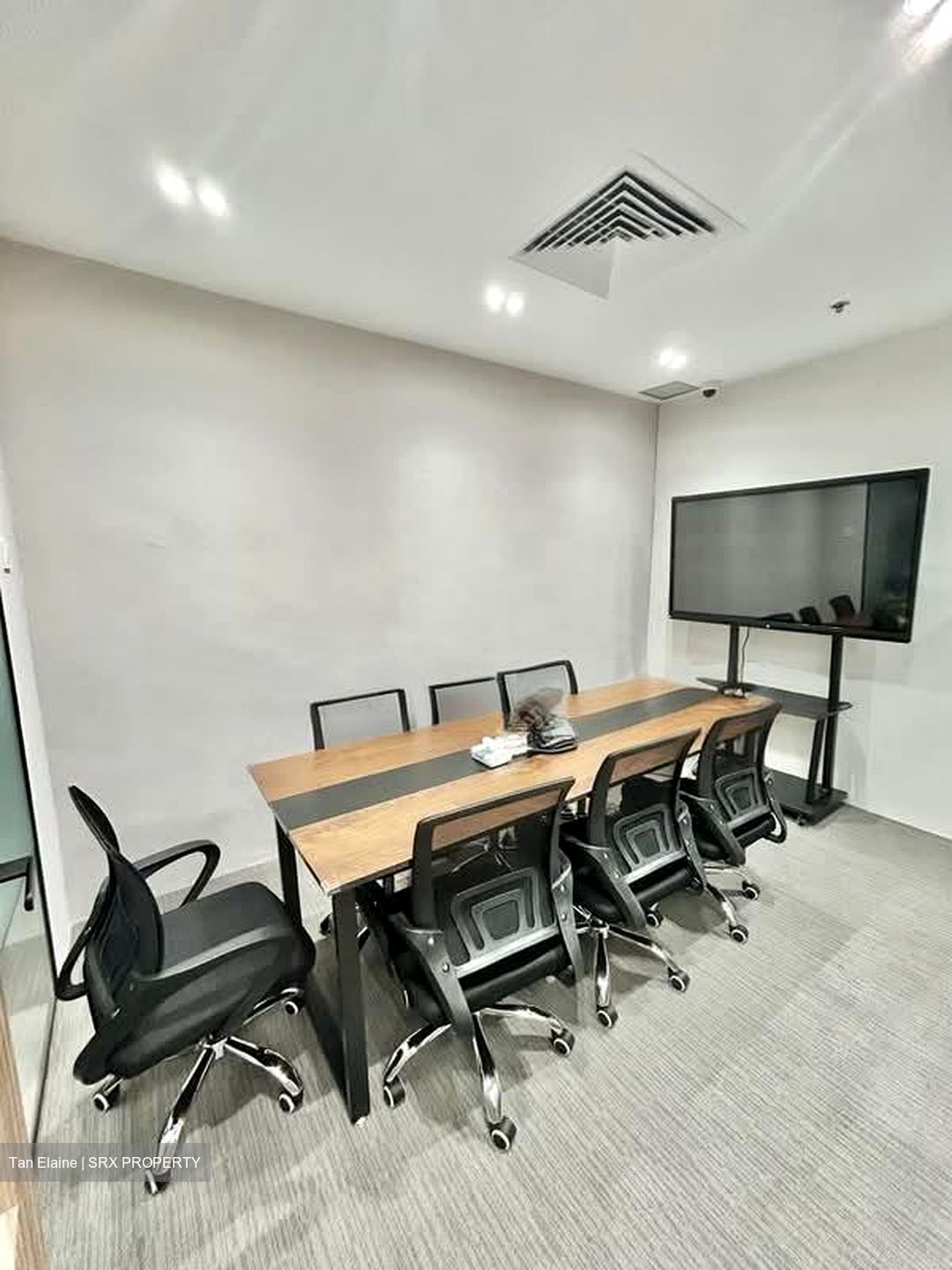 International Plaza (D2), Office #558498541
